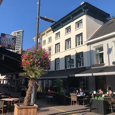 Winston לינה וארוחת בוקר 3*