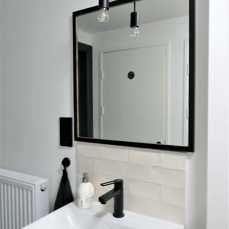 לינה וארוחת בוקר Winston 3*